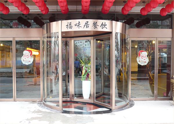 05-酒店三翼带展台旋转门