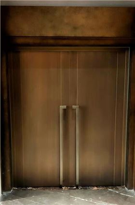 大秦博展办公室铜门实拍 