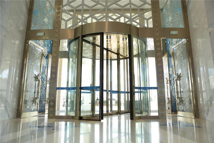 郑州银基冰雪酒店出入口解决方案，多玛旋转门/自动门/闭门器/移门
